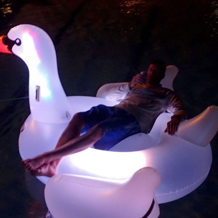 2021春の新作 Swimline Giant LED Light-Up Swan Swimming Pool Float 2-Pack 