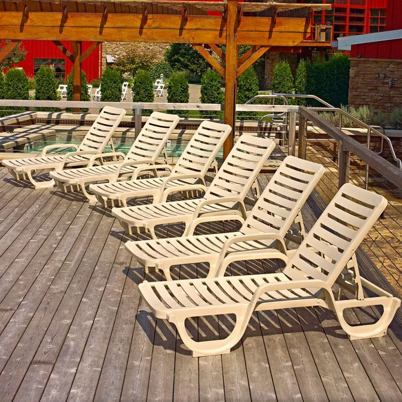 Grosfillex Bahia Quality Resin Chaise - Doheny's Pool Supplies